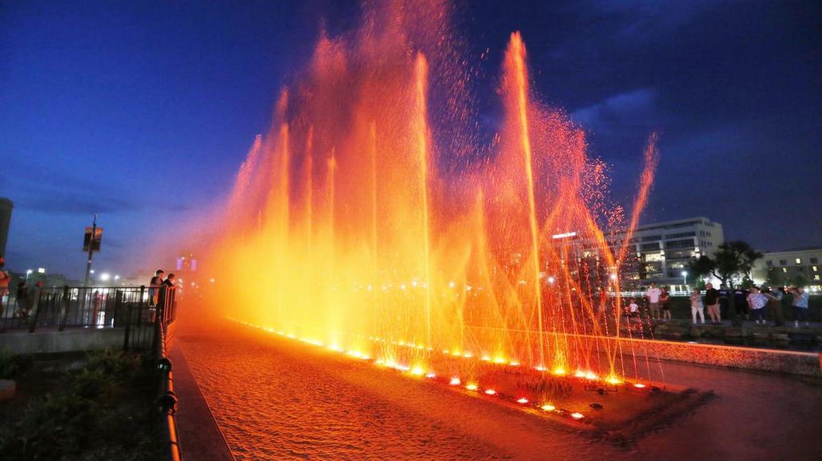 The fountains at WaterWalk put on a free show weekends throughout the summer.