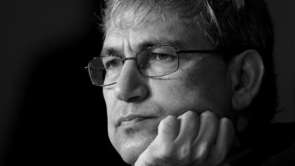 Orhan Pamuk examines how people move from small villages to large cities to pursue jobs and a means to live, and how such movement changes society and countries.