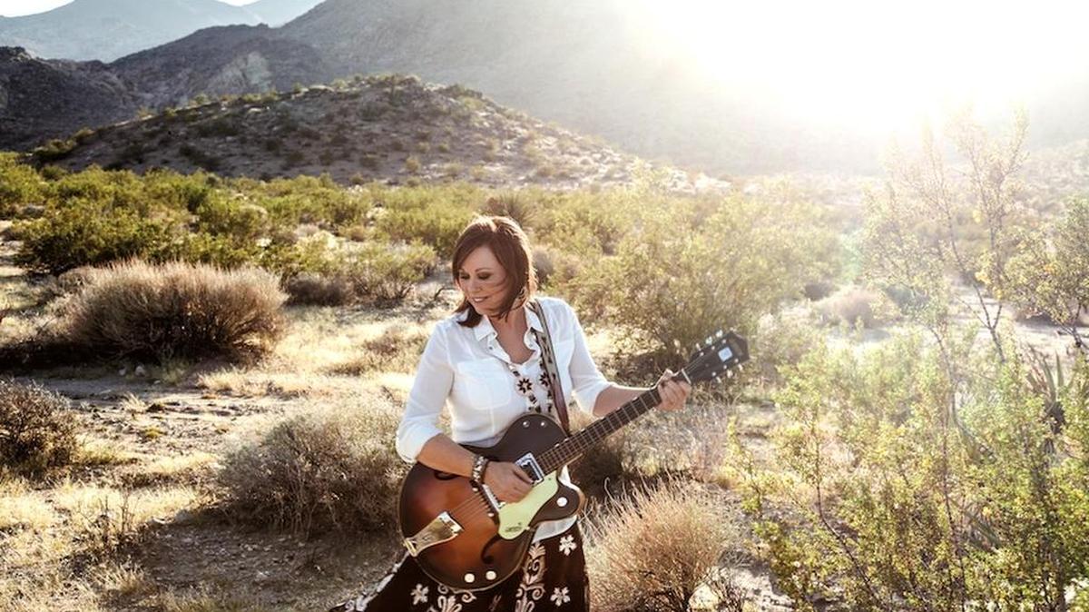 Country singer and yodeler Suzy Bogguss will bring her unique vocal styling to the Bartlett Arboretum stage Sunday.
