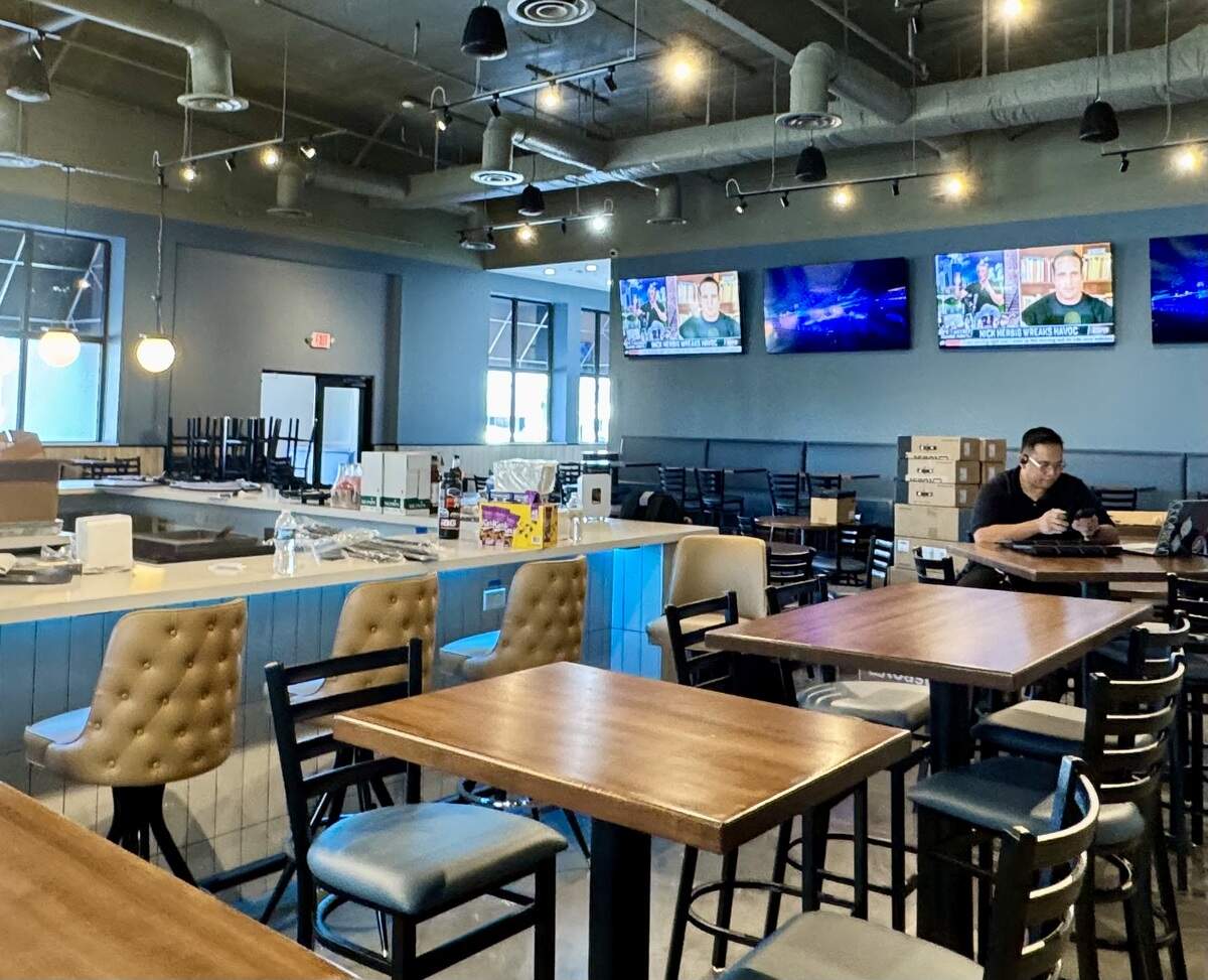 Bar Louie will open at 1523 S. Ridge Road later this month.