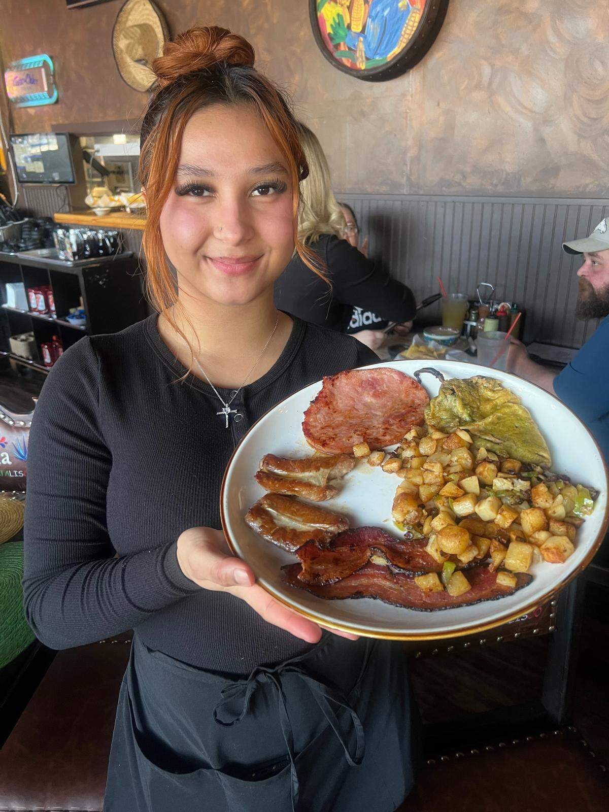 Dayani Herrera of La Chona con Heuvos with the restaurant’s El Clasico Eggs Combo, which was one of Carrie Rengers’ favorite dishes of 2025