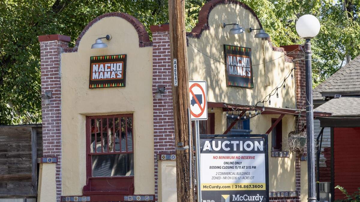 Riverside building that's been home to restaurants, salons, is being auctioned