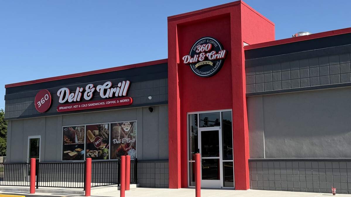 Though it looks like it’s ready to go, the 360 Deli & Grill restaurant at 701 W. 21st St. never opened. Now, the building’s landlord is looking for a new tenant.
