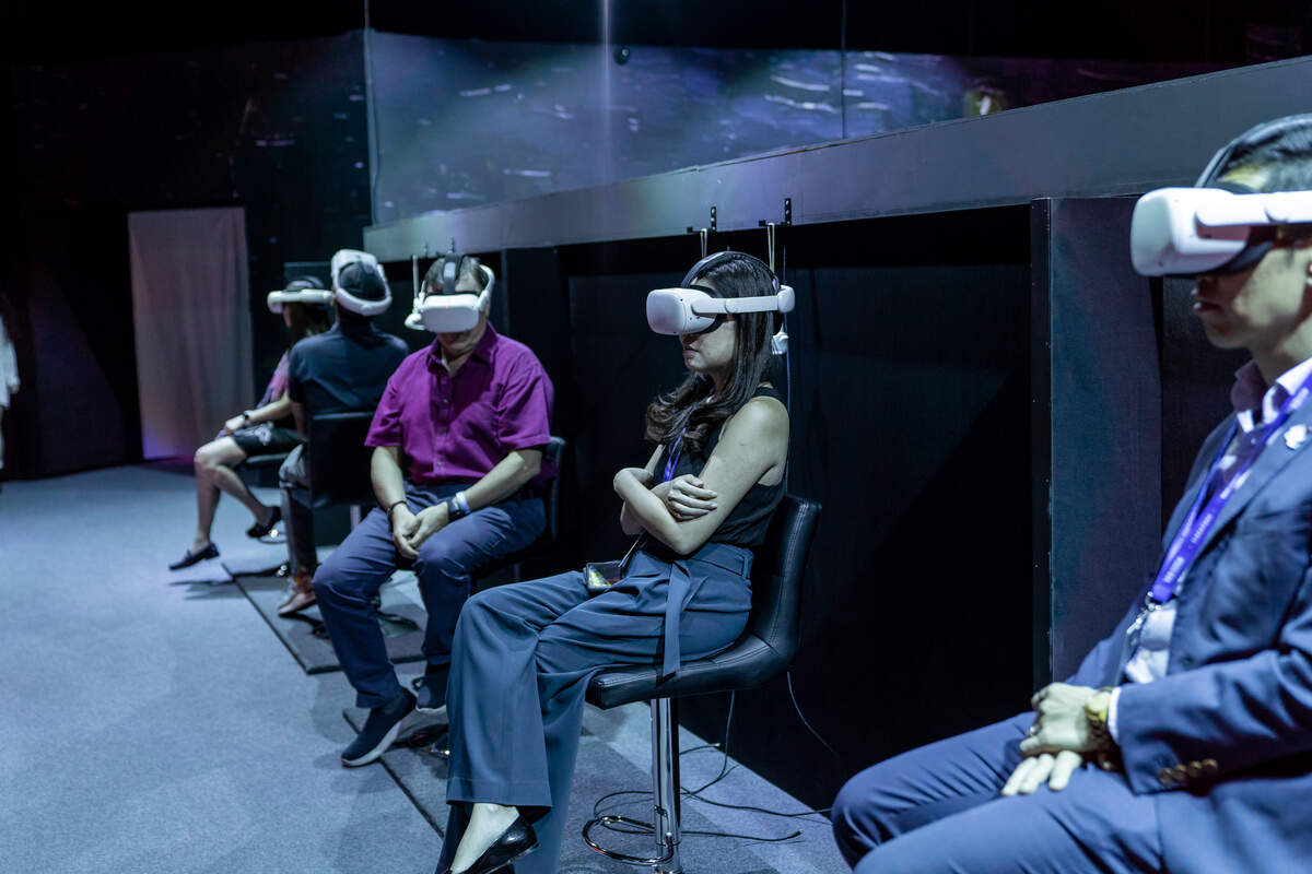For an extra $5, visitors to “Van Gogh: The Immersive Experience” can use virtual reality headsets to experience Van Gogh’s subjects the way he did.