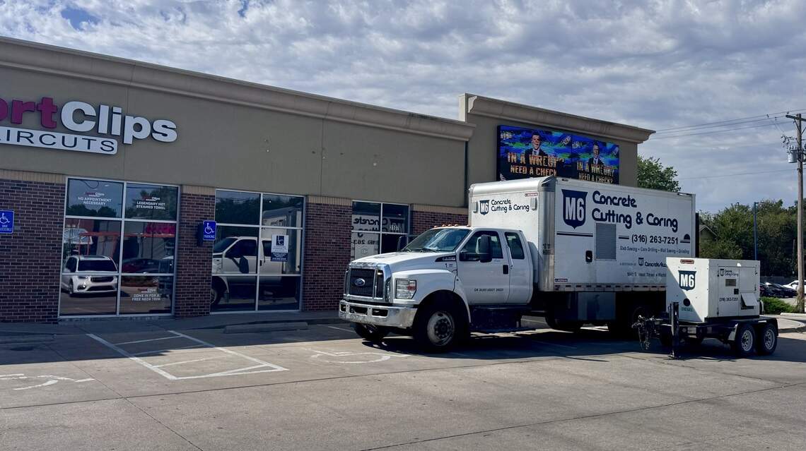 Starbucks-anchored strip center near hospital is getting a new restaurant tenant