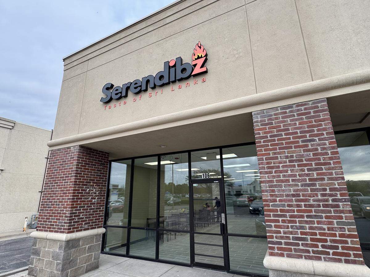 Serendibz, a new Sri Lankan restaurant at 3700 N. Woodlawn, has just added lunch hours.