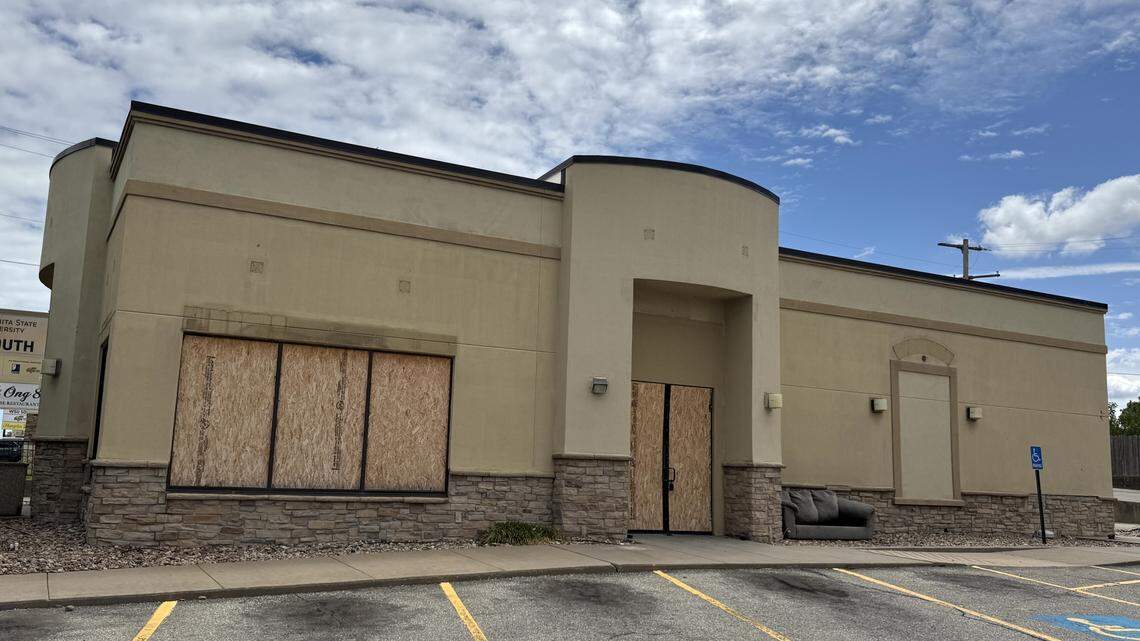 This vacant Wichita Taco Bell building may be getting a new restaurant tenant