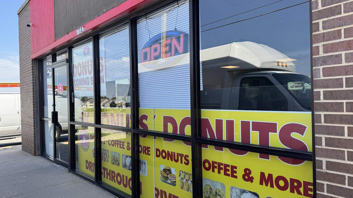 SK Donut is taking over the old Knolla’s Pizza space at Central and Ridge in Wichita.