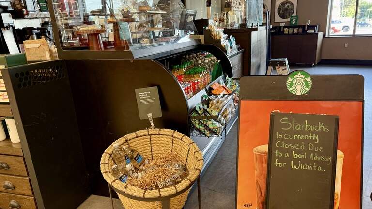 Some Wichita restaurants are closed amid water advisory. Some aren’t. A list: