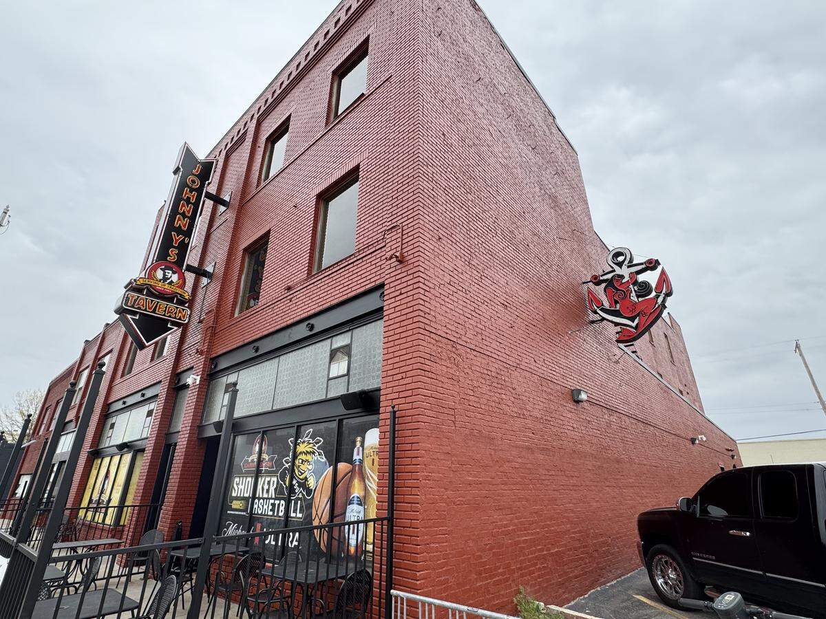 Johnny’s Tavern has been operating since February in the building at 1109 E. Douglas that previously housed The Anchor. Recently, the building’s landlords put The Anchor’s old mermaid sign back up on the building, this time on the west-facing side.