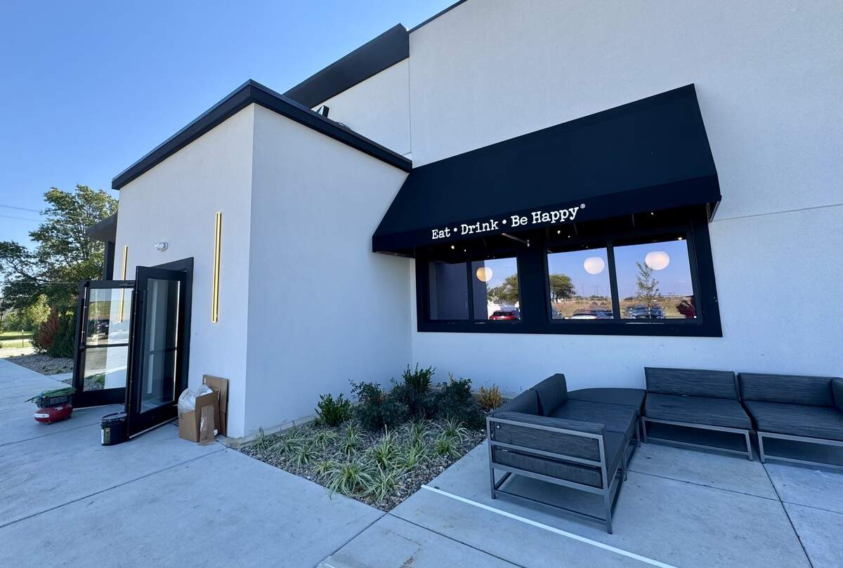 Bar Louie will is about to open in a building next to the new Hilton Garden Inn/Homewood Suites hotel at 1523 S. Ridge Road.