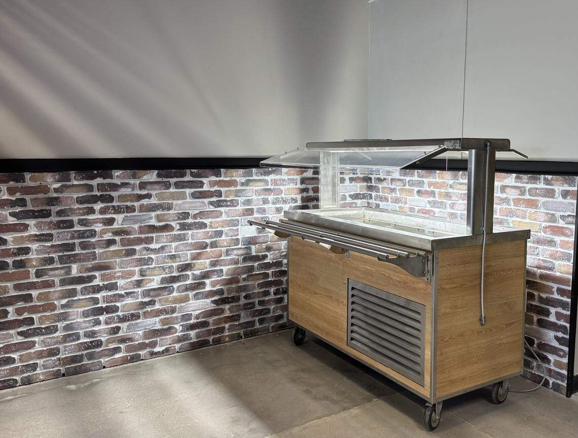 The Pinnacle Pizza Company will include a salad bar.