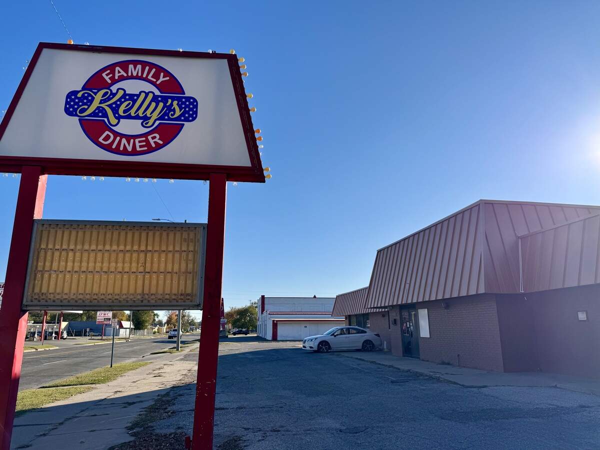 Kelly’s Family Diner left the old Mike’s Steak House building at 2131 S. Broadway last year and moved a few blocks to the north. The building will soon be home to Davito’s Kitchen & Bakery.