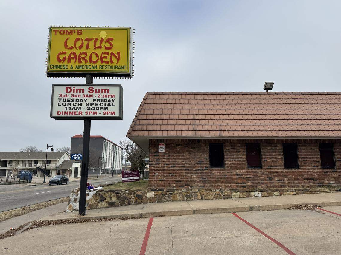 Tom’s Lotus Garden, which specializes in dim sum, has been operating at 822 S. Broadway since April 1991. The restaurant will close after nearly 35 years in business early next year, and the building and its contents will be auctioned. It will remain open until then.