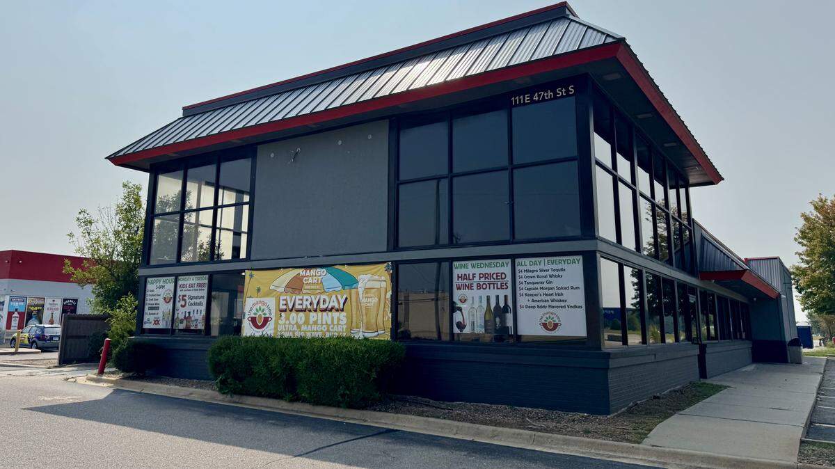 The Mango Tree Indian restaurant, which opened two years ago at 47th and Broadway, has closed.