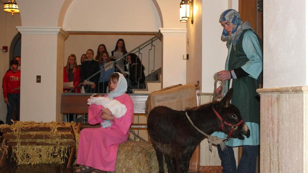 East Heights United Methodist Church will put on its living Nativity event on Sunday evening at the church, 4407 E. Douglas.