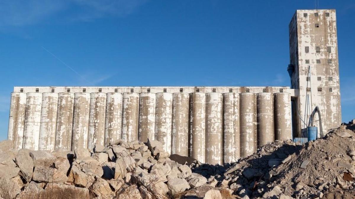 The Beachner Grain Elevator at 519 E. 20th Street will be the site of the largest mural of the Horizontes project.