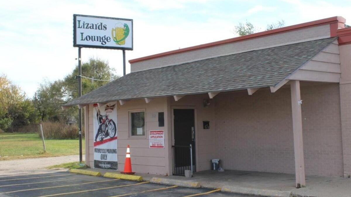 The Lizard’s Lounge, a dive bar and concert venue near Kellogg and Greenwich, has closed.