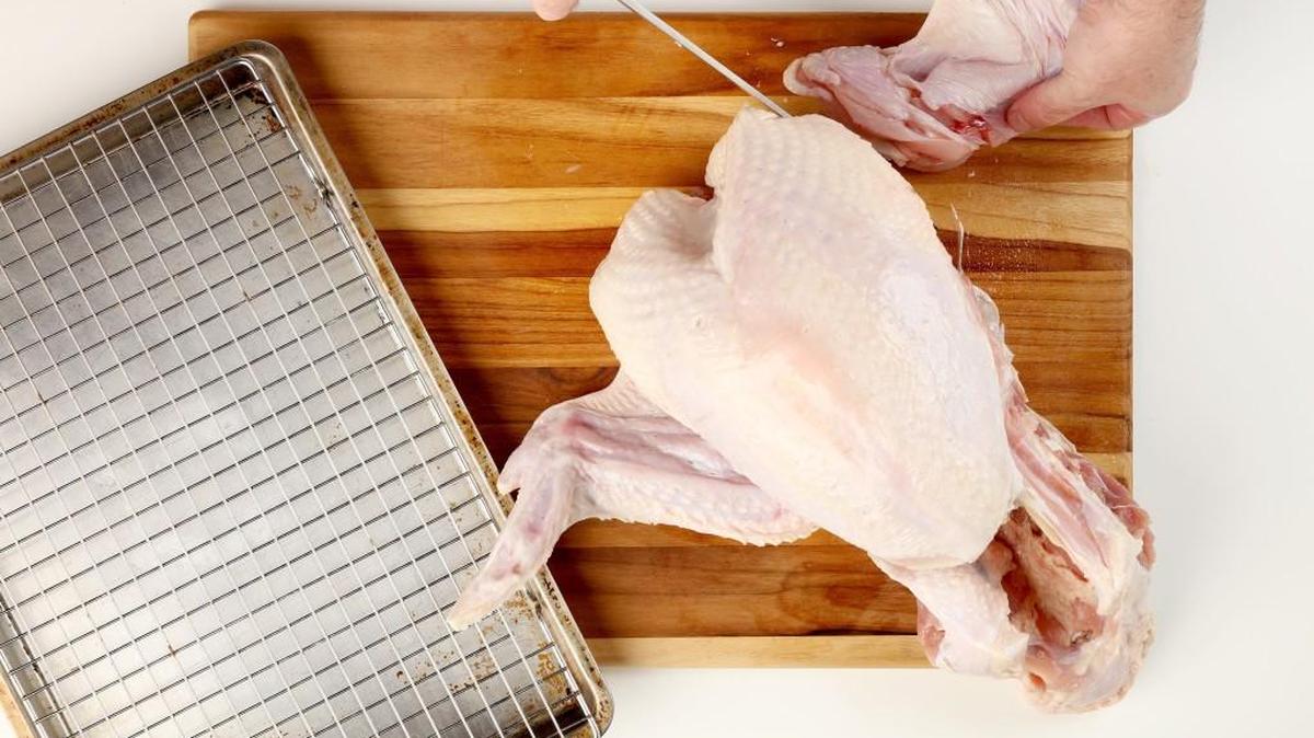Food safety tips from the U.S. Department of Agriculture for cooking Thanksgiving turkeys.
