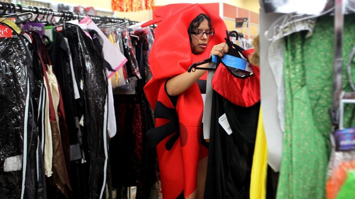 Doctors warn that lice may be lurking in the Halloween costumes you’ll try on.