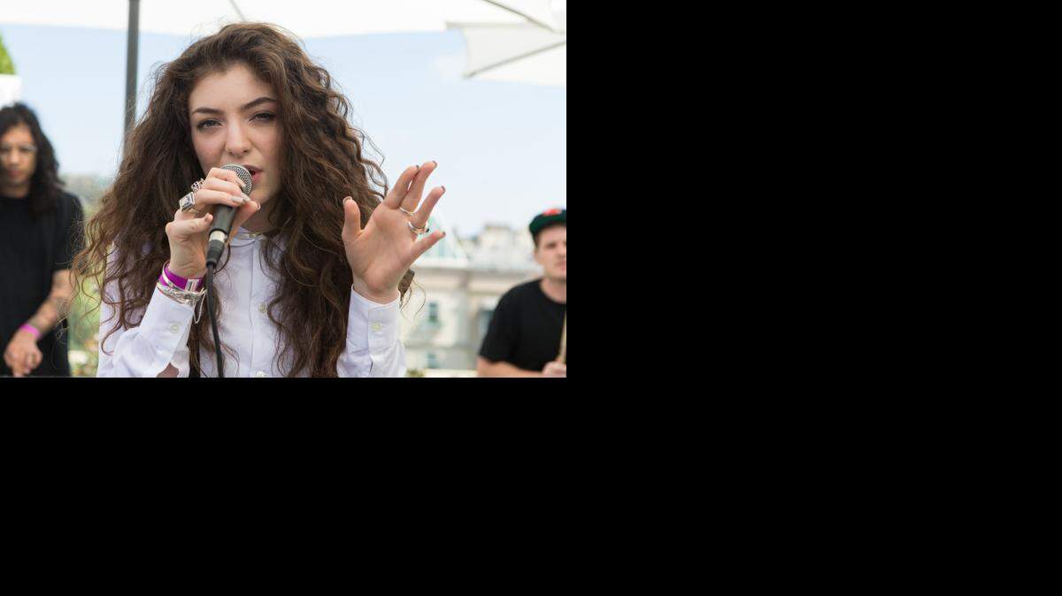 
Recording artist Lorde performs an at the Alt 98.7 Penthouse inside the Hollywood Tower on Wednesday, Sept. 25, 2013 in Los Angeles. 
