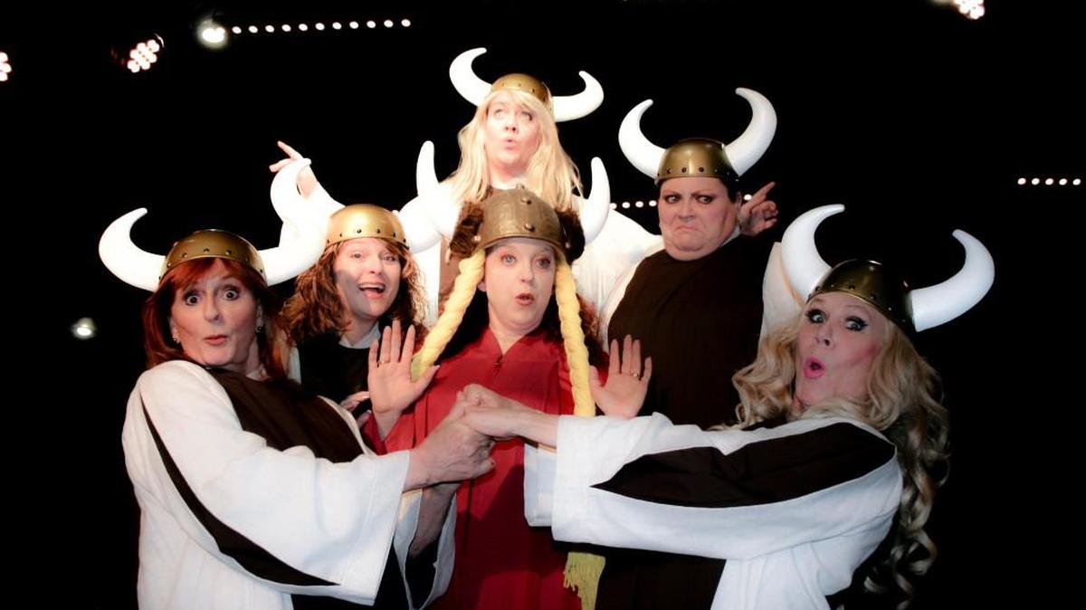 From left, Christine Tasheff, Cary Hesse, Julia Faust, top, Angie Geer, Patty Reeder and Karen Robu star in “Six Women with Brain Death, or Expiring Minds Want to Know.”