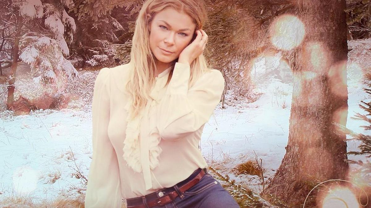 LeAnn Rimes’ latest release is a Christmas album.