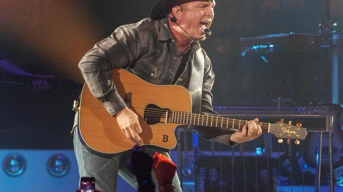 
Country music star Garth Brooks kicks off his Garth Brooks World Tour at the Allstate Arena in Rosemont, Ill. (Sept. 4, 2014)
