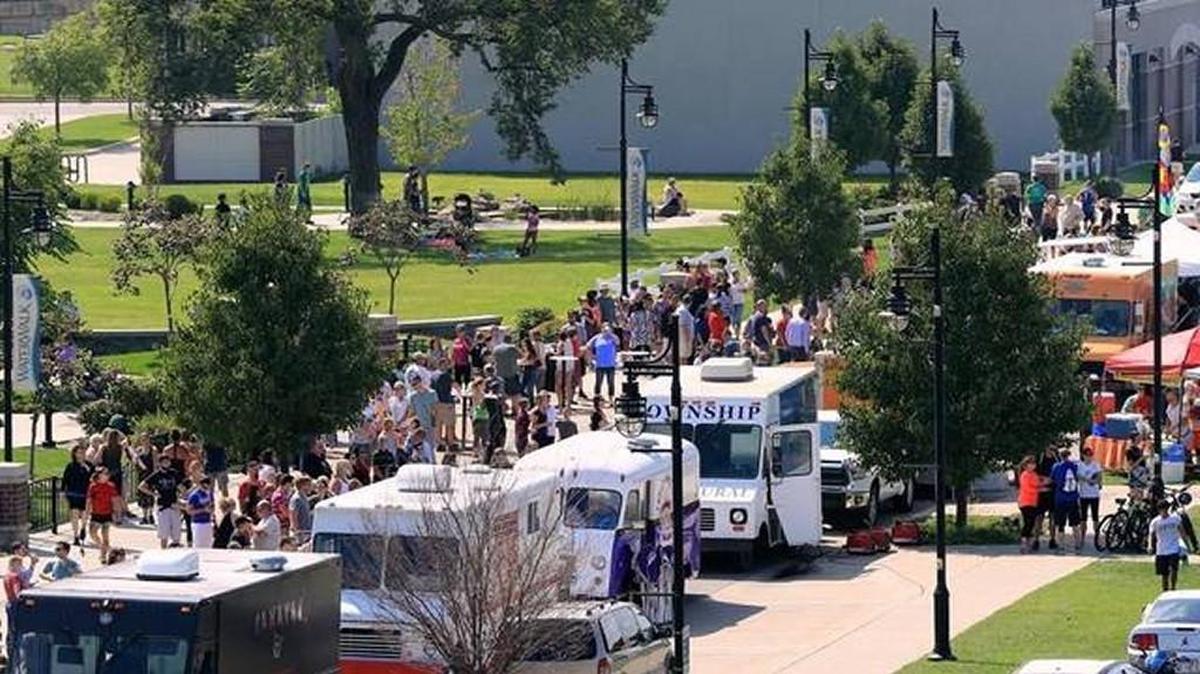 Food Trucks at the Fountain