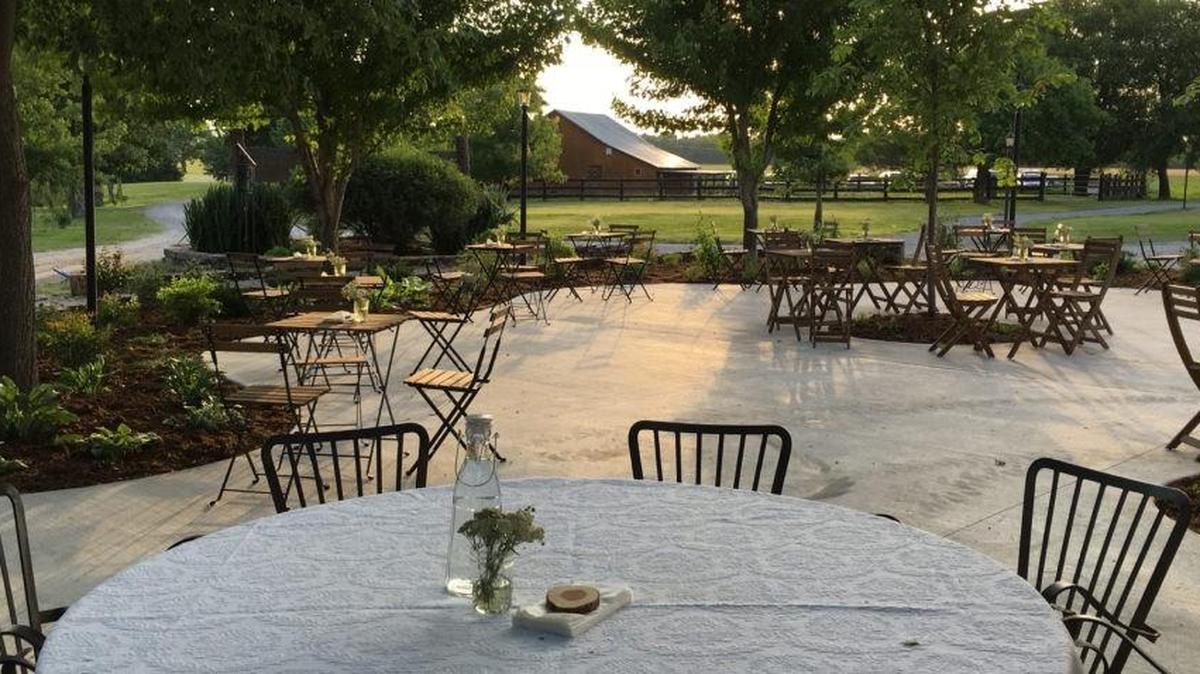Elderslie Farm’s seasonal Bramble Cafe offers outdoor breakfast six mornings a week.