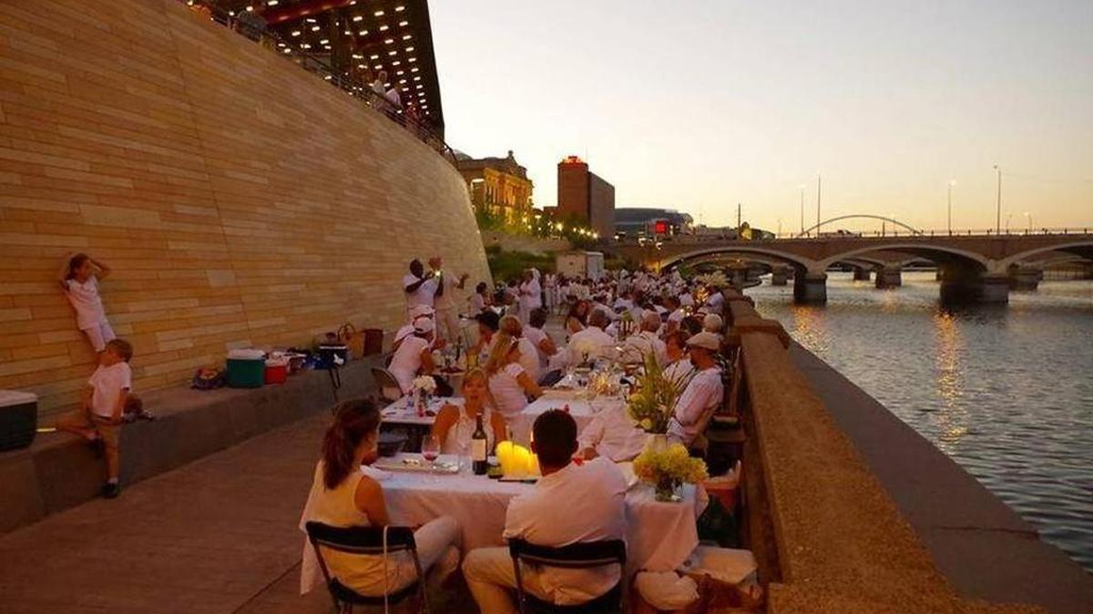 The Yellowbrick Street Team is planing a “Flash Dine” event for Saturday.