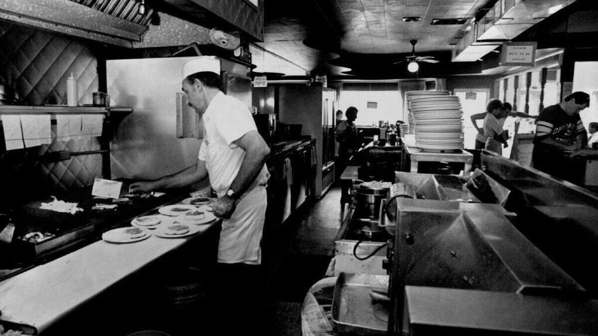 Vern Hartley, cooking burgers at Ty’s Diner in 1989, died last week in Utah. His wife, Dottie, died the next day.