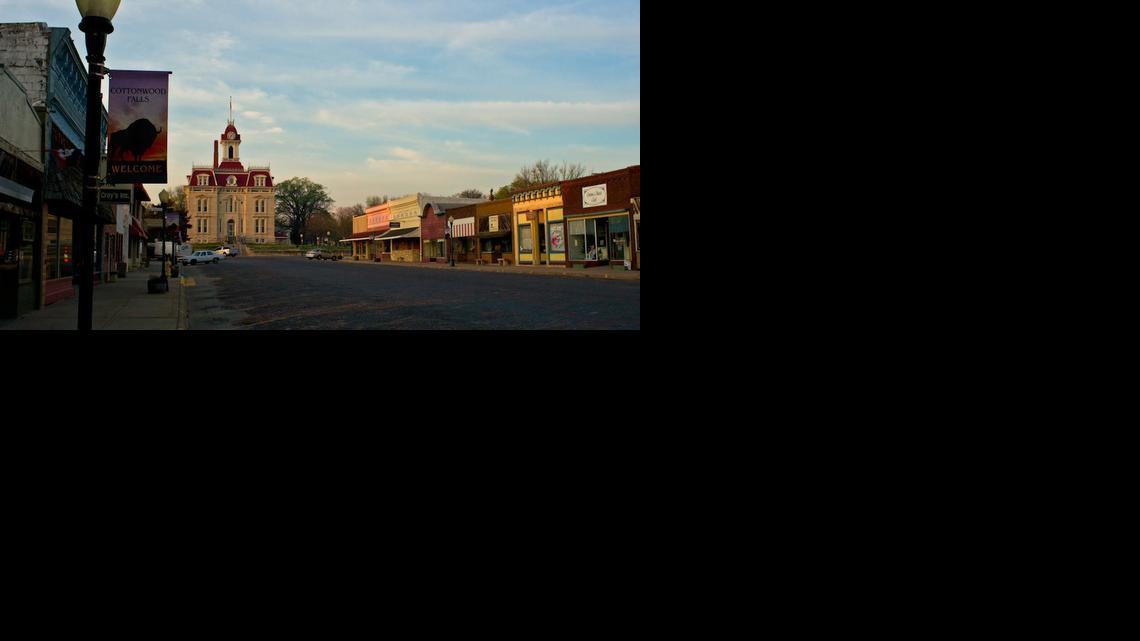 
You can see the spot that Keller Feed & Wine Company will sit in the bottom right corner of this photo. In it, the building still has the Emma Chase Cafe sign on it.
