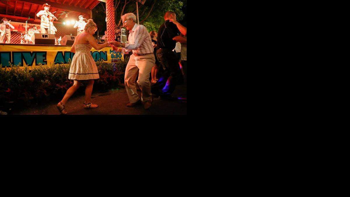 
Saturday night’s Zoobilee is an eating, drinking, dancing good time.
