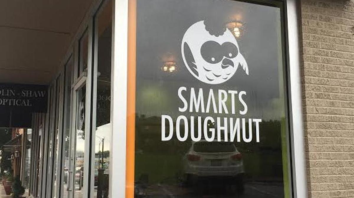 A Smarts Doughnut sign has just gone up on the window at 3238 E. Douglas, in the former Lizzie’s Delights Catering space.