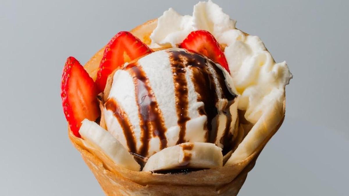 Lo Lo’s Crepes will sell sweet crepes made with fruit and ice cream.