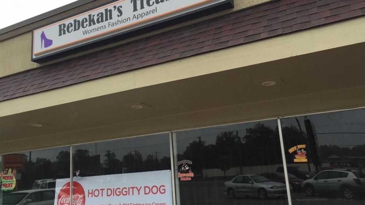Hot Diggity Dog Gourmet Hot Dogs & Old Fashioned Ice Cream is set to open soon near Central and Tyler.