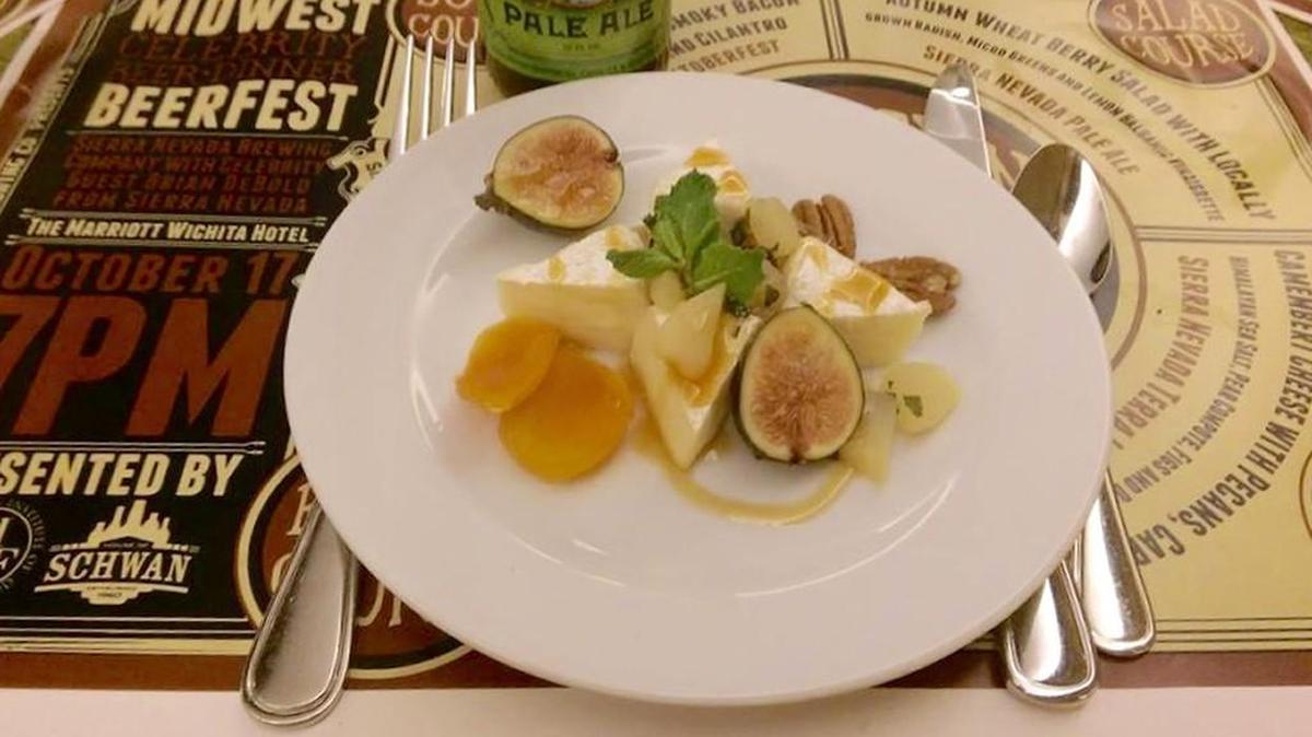 
This is what I had for dessert at last year’s Sierra Nevada Midwest Beerfest dinner: a fruit and cheese and fig plate.

