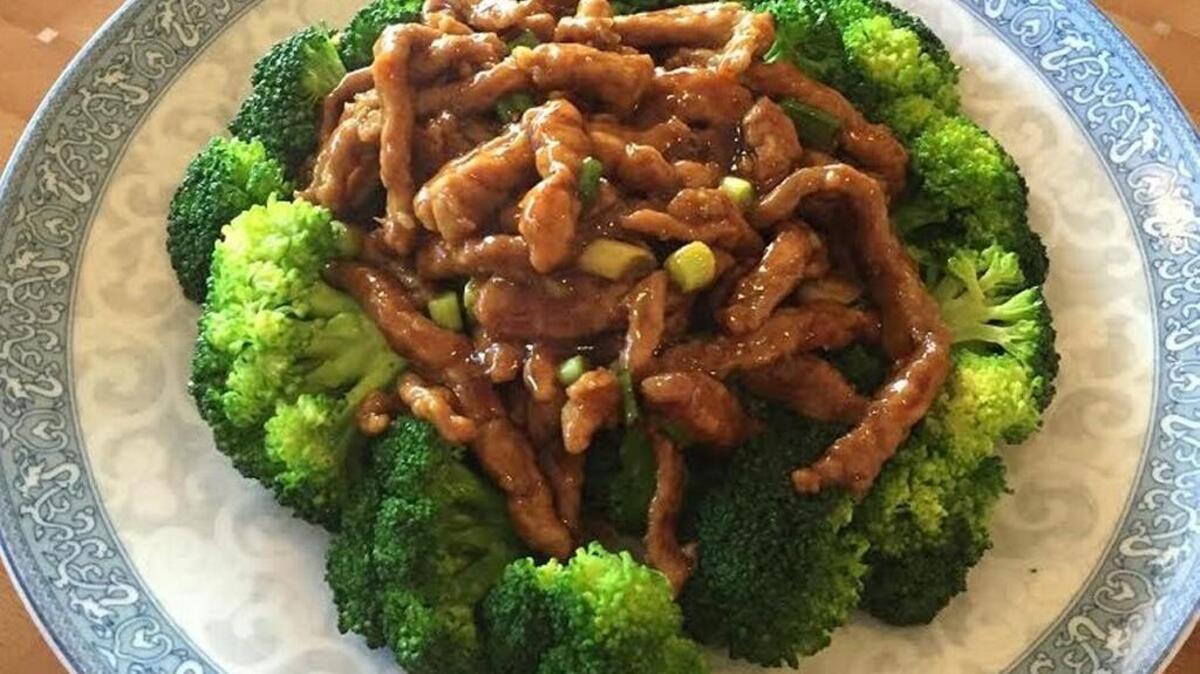 Presentation is important at Bai Wei, and it’s evident in the beef with broccoli it serves.