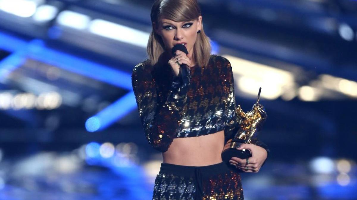 
Taylor Swift prepares to present the video vanguard award to Kanye West at the MTV Video Music Awards on Sunday in Los Angeles. 
