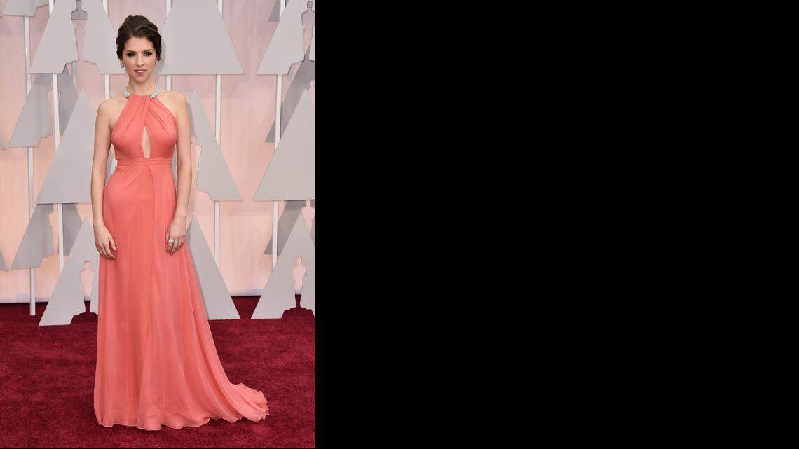 
Anna Kendrick shimmers in this peach dress.
