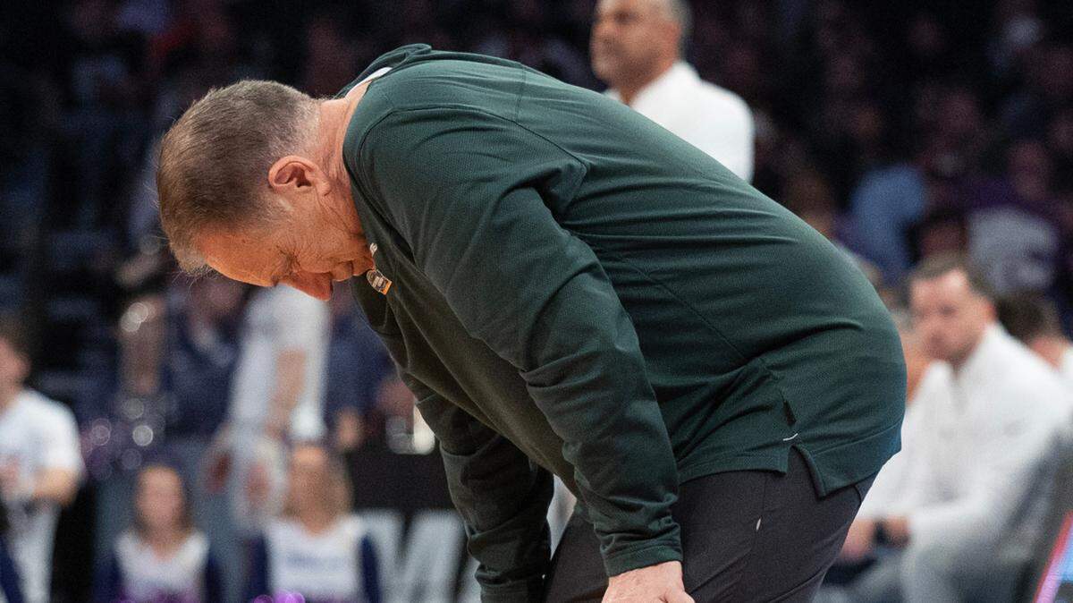 Michigan State coach Tom Izzo hangs his head in disappointment during the first half of an East Regional semifinal game against Kansas State at Madison Square Garden on Thursday.