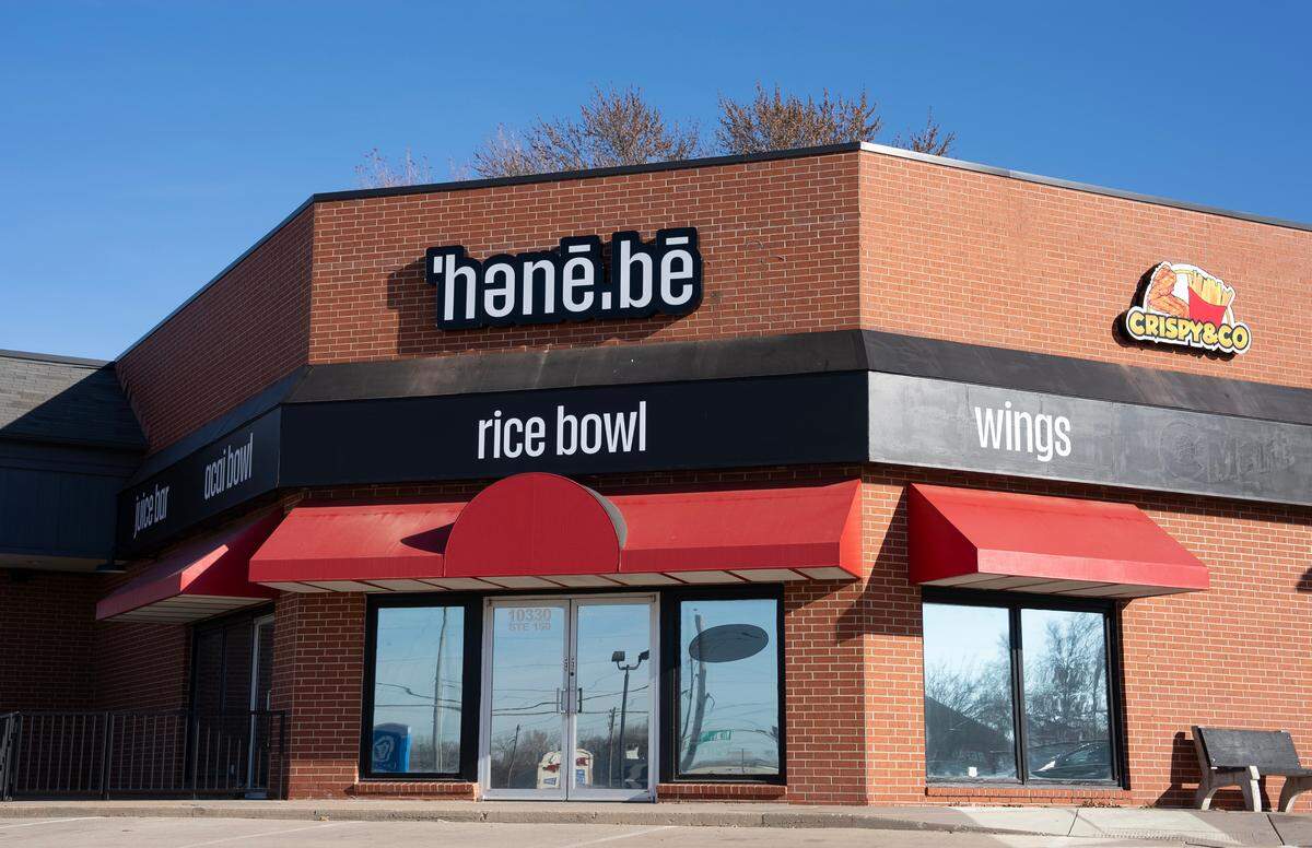 A dual-concept restaurant called Crispy & Co/Honebe will open at the corner of Central and Maize in January.