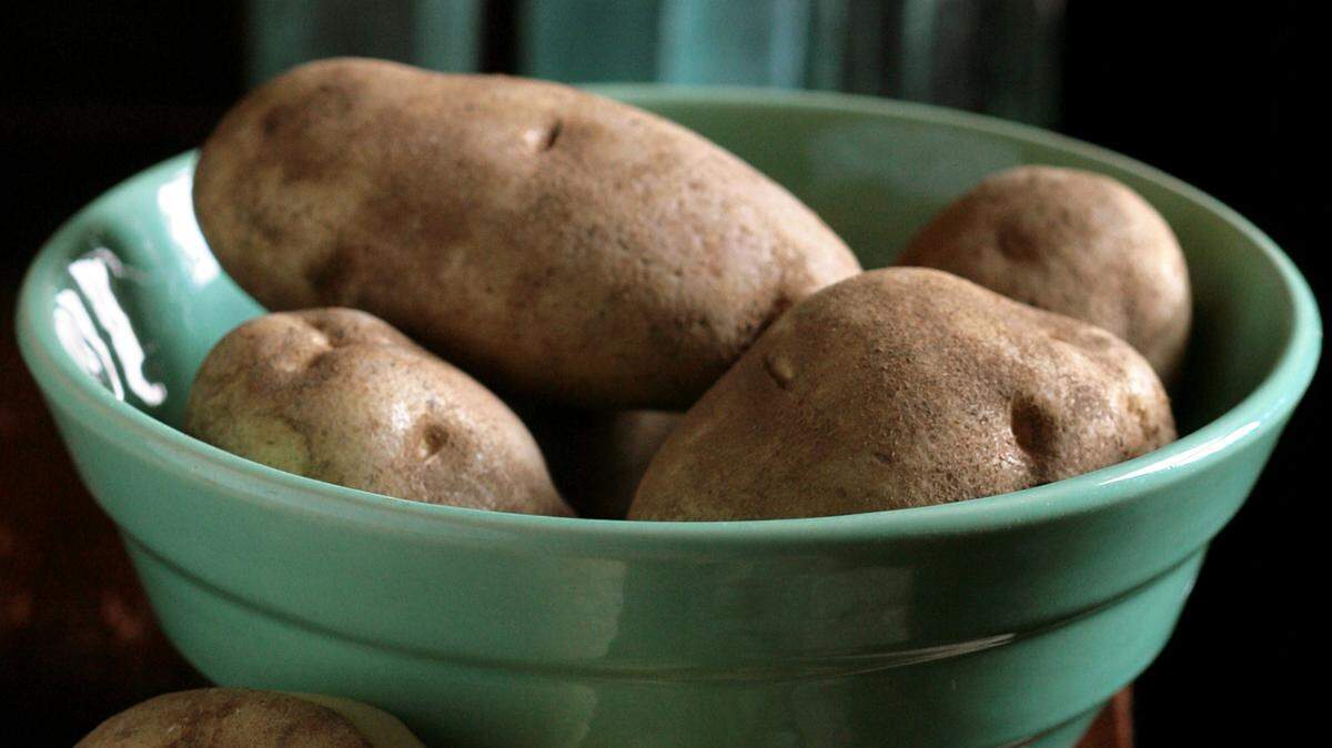 Turn Russet potatos into perfect baked potato crisps.