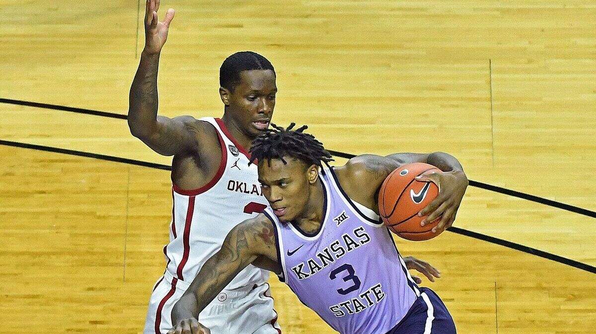 Kansas State guard DaJuan Gordon drives the basketball against Oklahoma guard Umoja Gibson