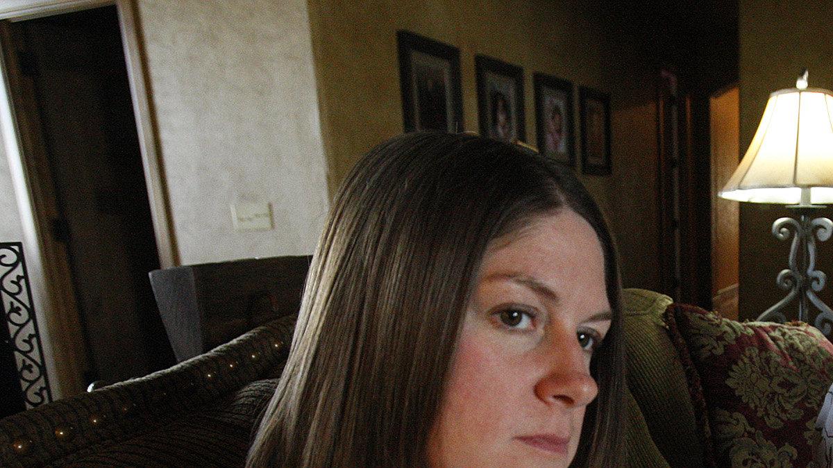 Valory Edwards, left, and her mom, Diane Buatte, talk about Valory's dad, who died in a plane crash along with others from the WSU football team 40 years ago. (Sept. 21, 2010)