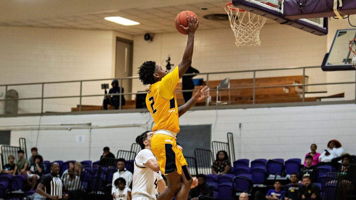 Melvion Flanagan isn’t the typical walk-on for Wichita State basketball. The 5-foot-10 guard averaged 20 points per game the last two seasons at Mississippi Gulf Coast.