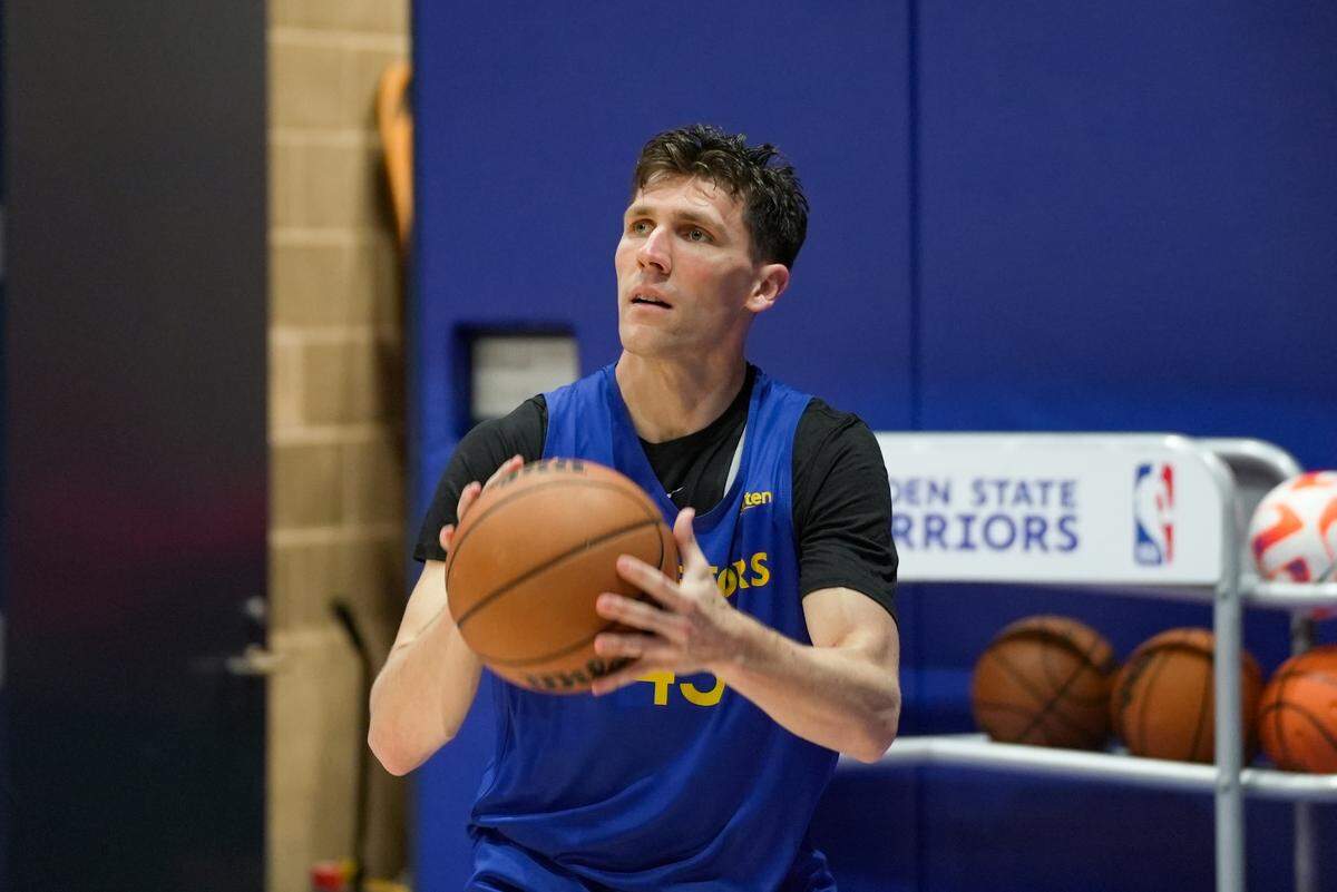 Former Missouri sharpshooter Caleb Grill practices his shot in a NBA pre-draft workout with the Golden State Warriors on Monday.