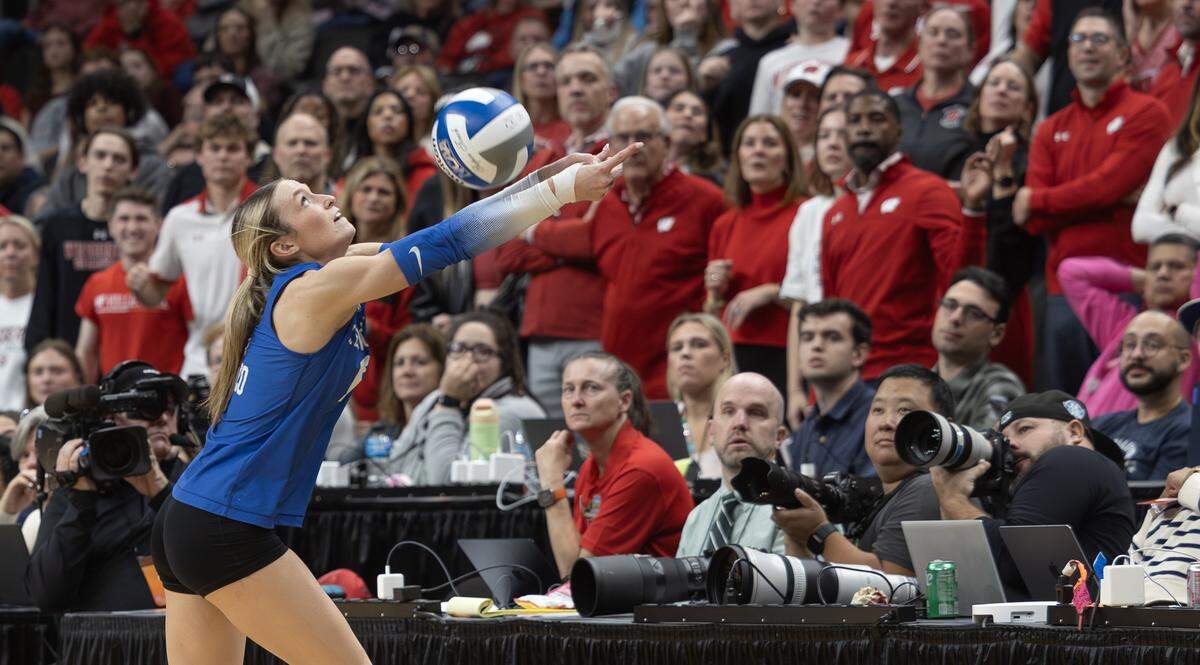Kentucky’s Molly Tuozzo saves a ball from going out of bounds during their semifinal match against Wisconsin at the NCAA Volleyball Championship on Thursday night at the T-Mobile Center.