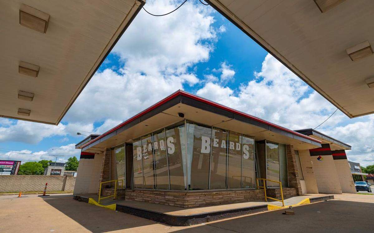A lot of people on the east side and beyond were concerned when they saw that the iconic mid-century modern former Beards gas station at Central and Woodlawn had closed this spring. It looks likely the building will remain with a new gas station.